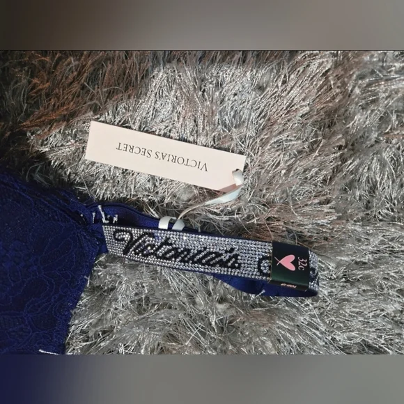 Victoria's Secret Navy Lace Bra and Panty Set - Picture 4 of 5